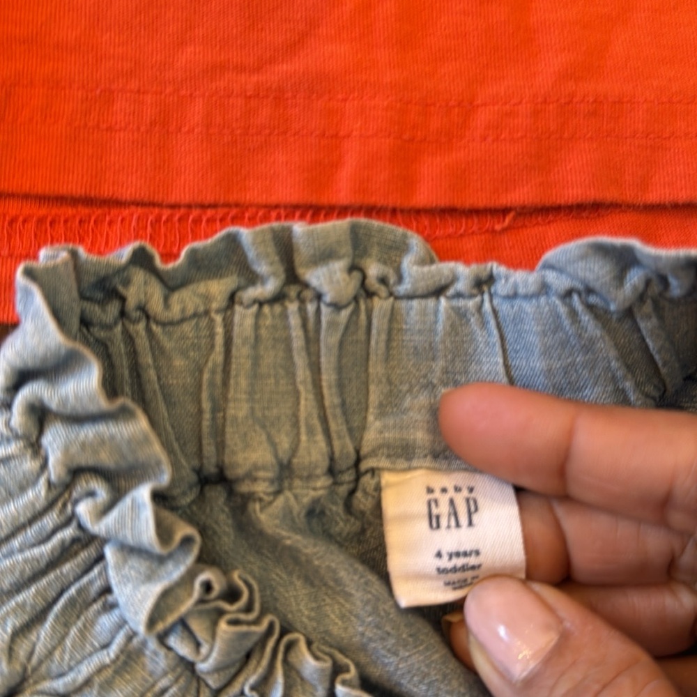 Bundle Of Girls Tees And Shorts: Brands Baby Gap, Tea And Primary sizes … - Picture 10 of 14